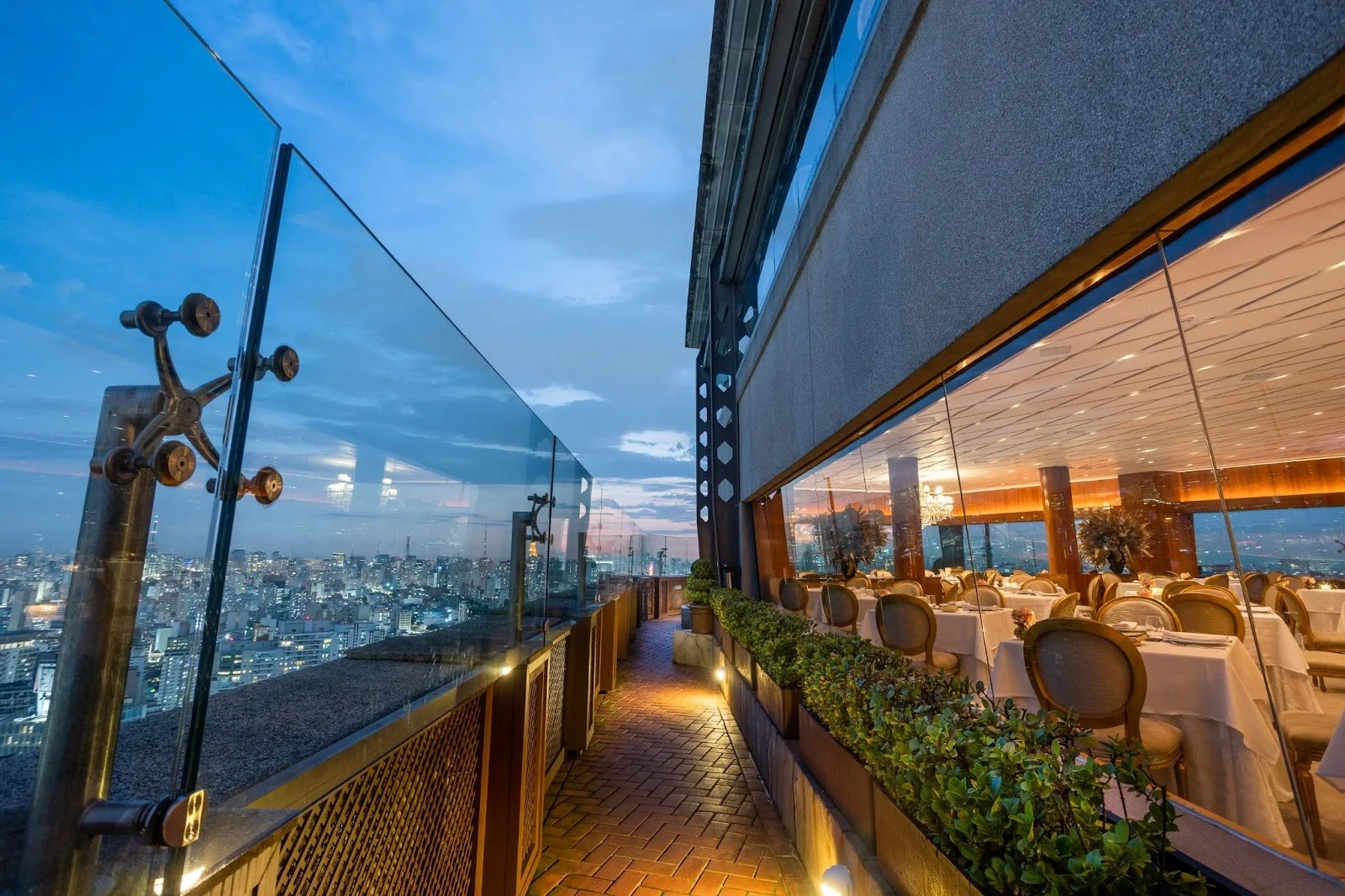 Varanda do Terraço Itália com vista panorâmica de São Paulo